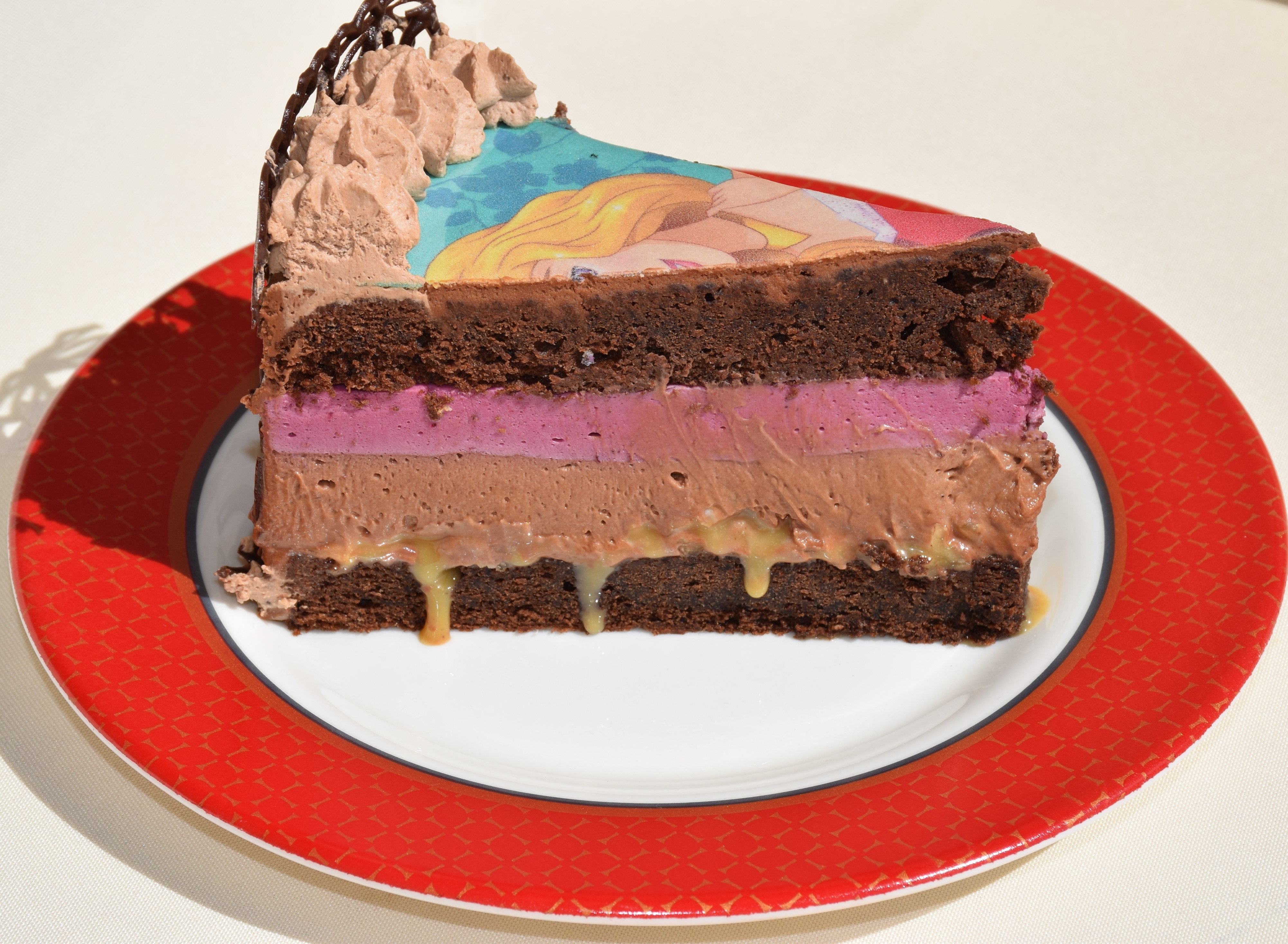 Desert tort cu ciocolata, mure si dantela de ciocolata