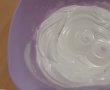 Desert prajitura umeda cu branza, iaurt si stafide-4