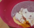 Desert prajitura umeda cu branza, iaurt si stafide-9