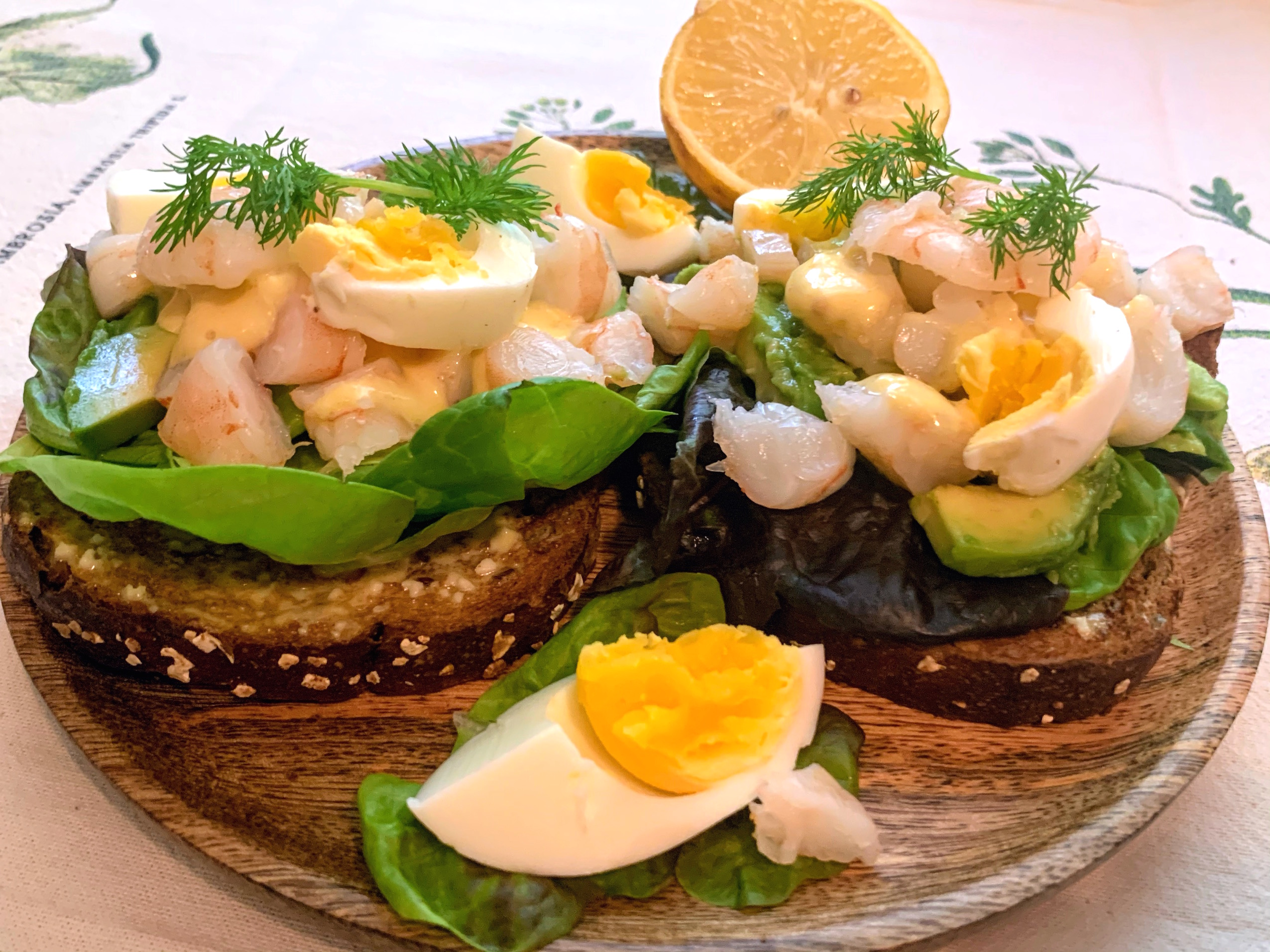 Sandvis cu creveti sau Swedish shrimps sandwich