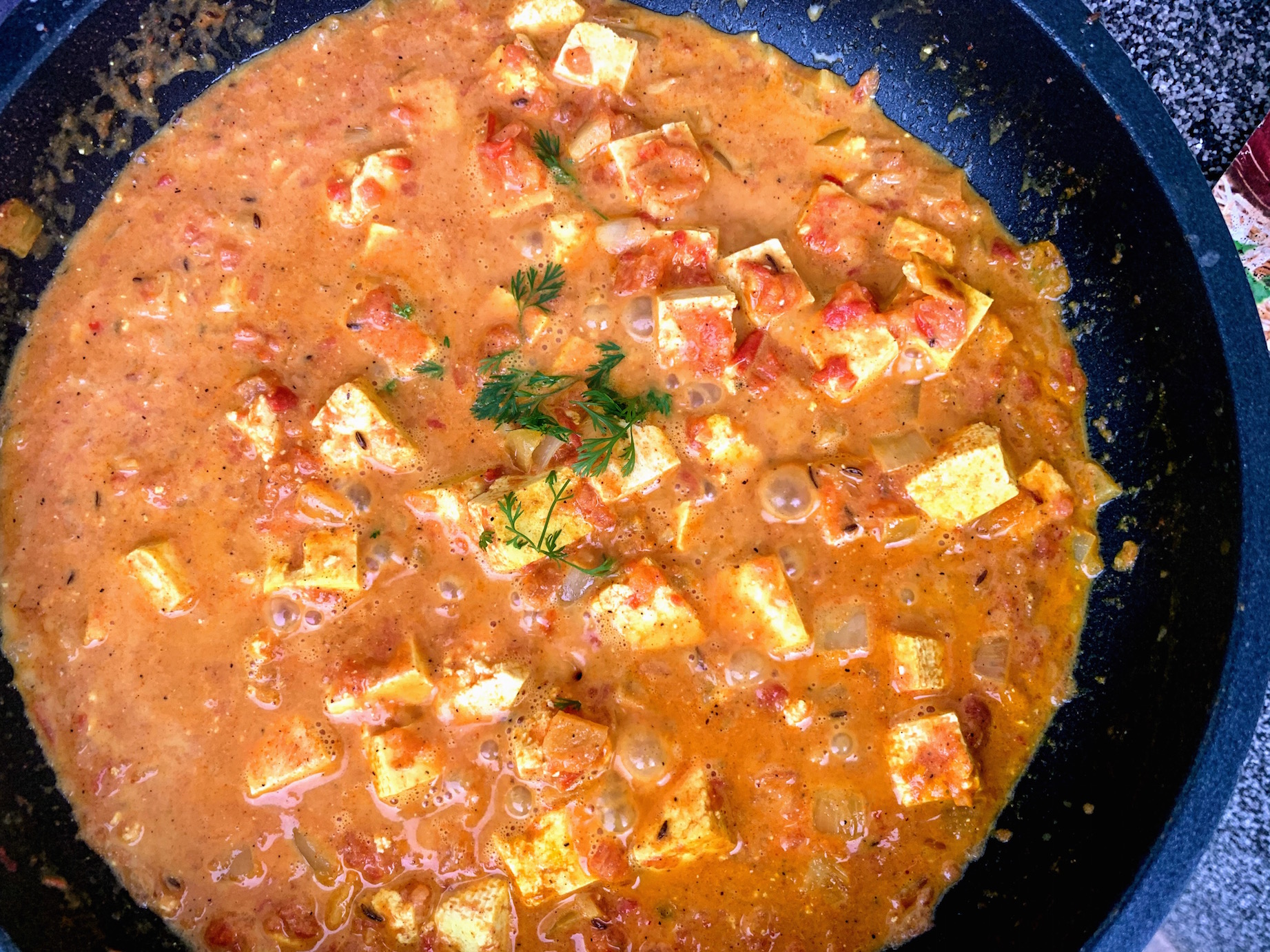 Curry de tofu cu orez (Tofu Coconut Curry)