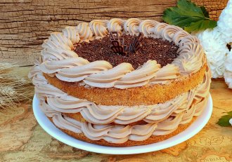 Desert tort cu blat de vanilie si crema de ciocolata