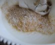 Desert briose din albusuri cu capsuni si samburi de cacao-0