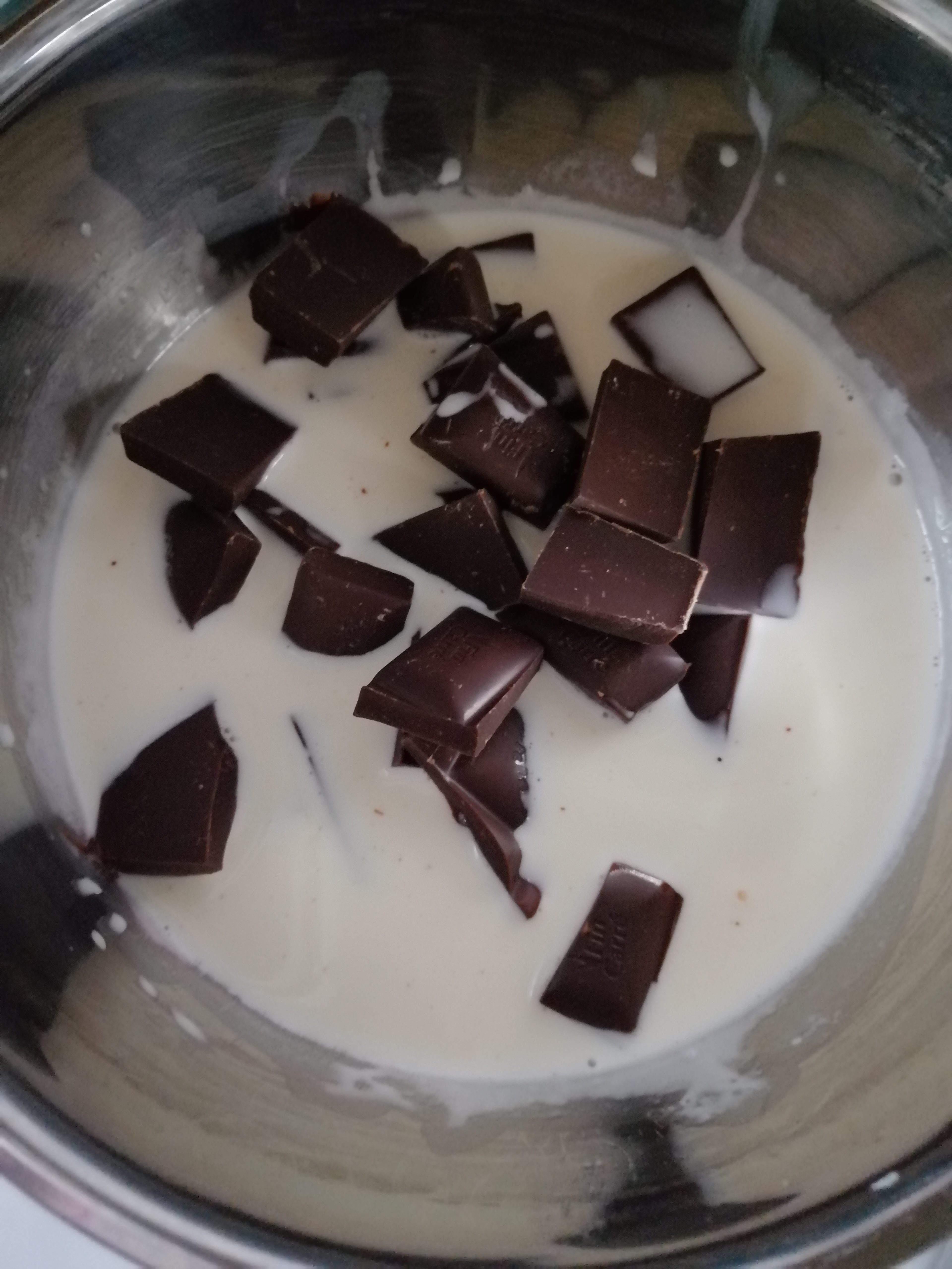 Desert tort de ciocolata cu dulce de leche