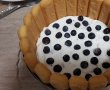 Desert tort din piscoturi, cu crema de iaurt si fructe-3