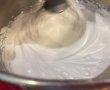 Desert Pavlova cu crema de vanilie si capsuni-4