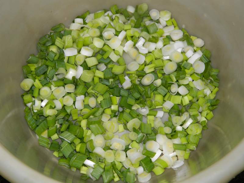 Salata de cartofi cu ceapa verde