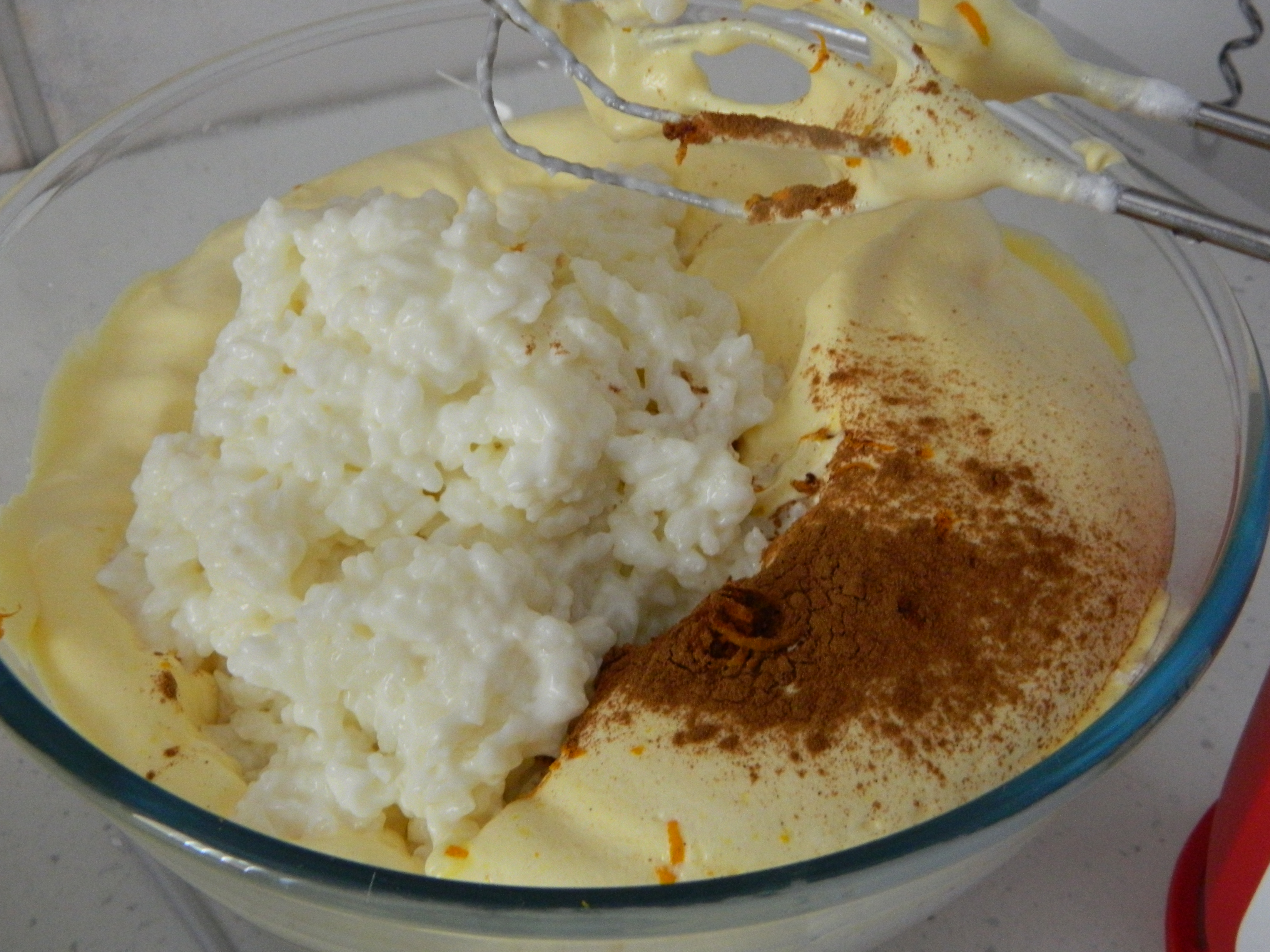 Desert budinca de orez cu caise caramelizate