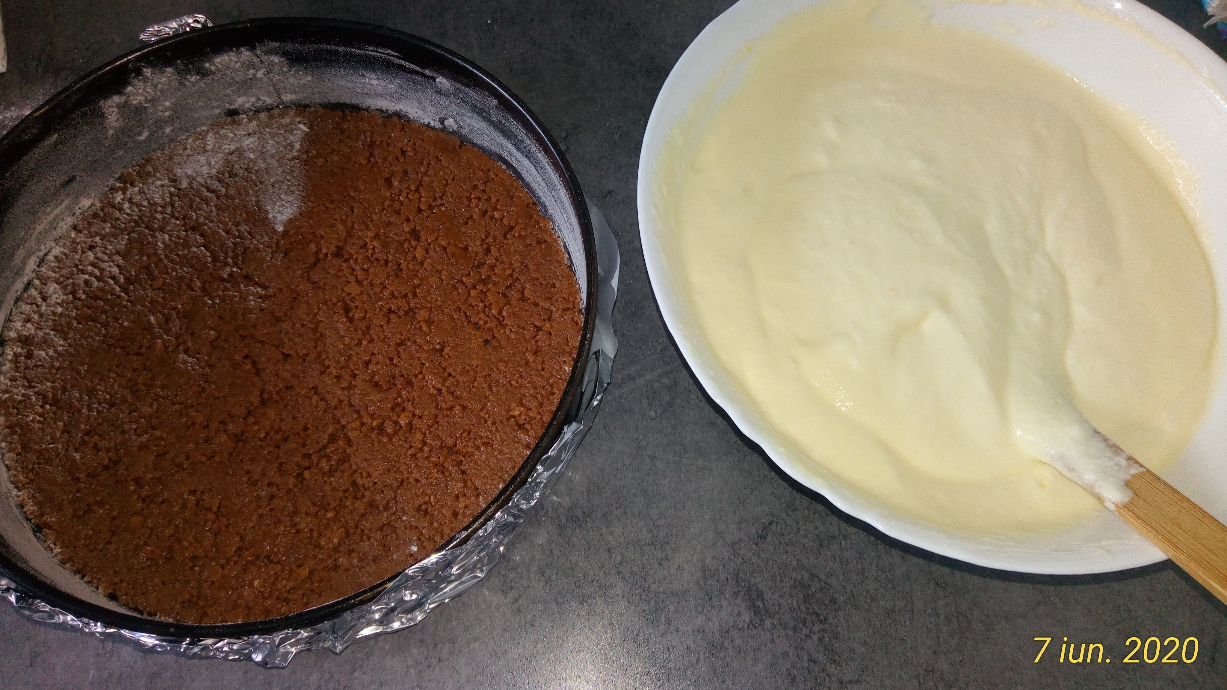 Desert cheesecake cu aroma de vanilie