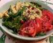 Salata de mangold cu humus, avocado si rosii-3