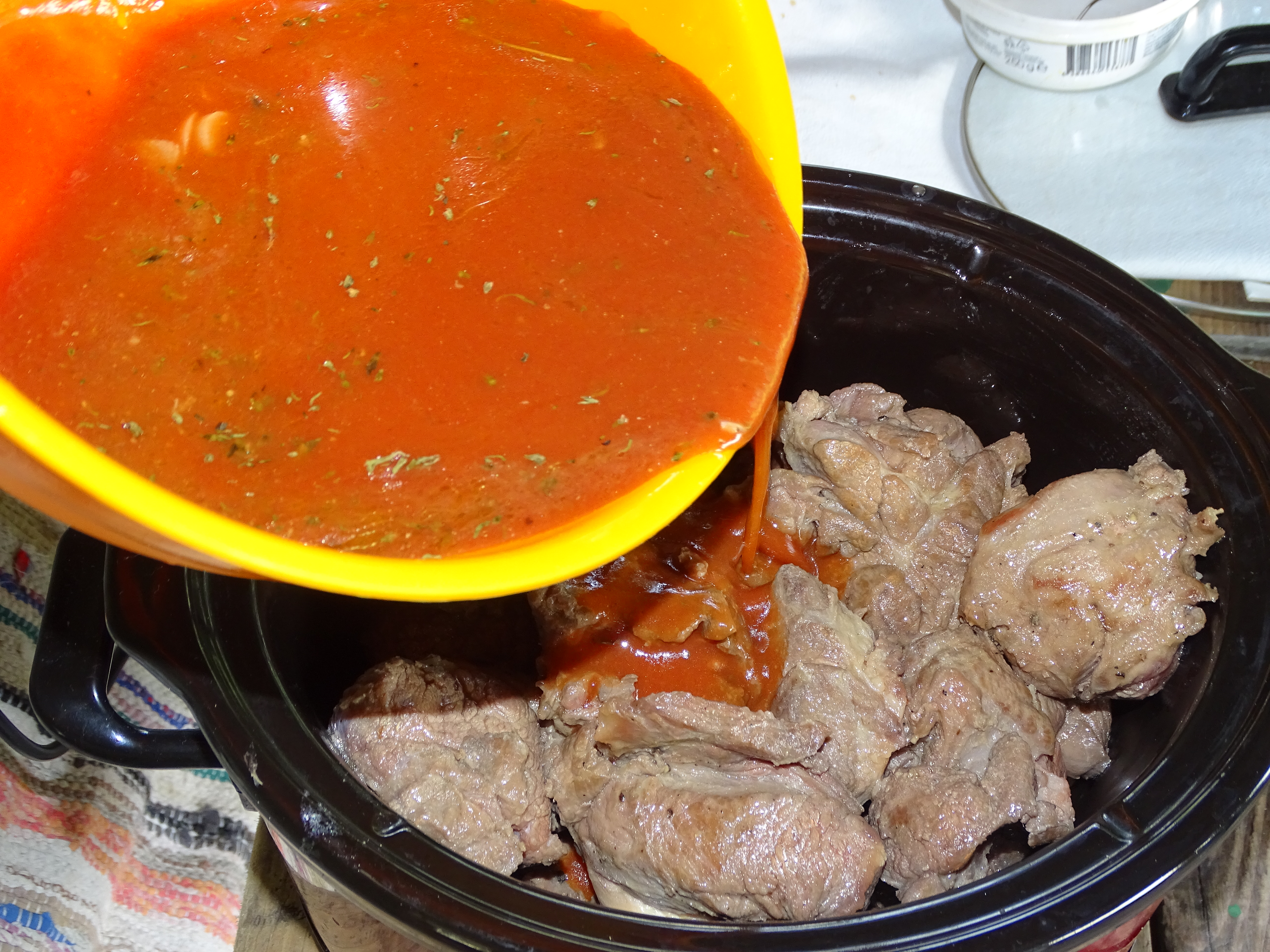 Friptura de vita cu sos tomat la slow cooker Crock-Pot