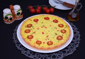 Tarta cu dovlecei, branza si rosii cherry