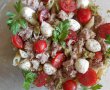 Salata mediteraneana, cu paste, ton, rosii cherry si pesto-13