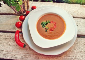 Supa crema din rosii, ardei kapia copt si quinoa