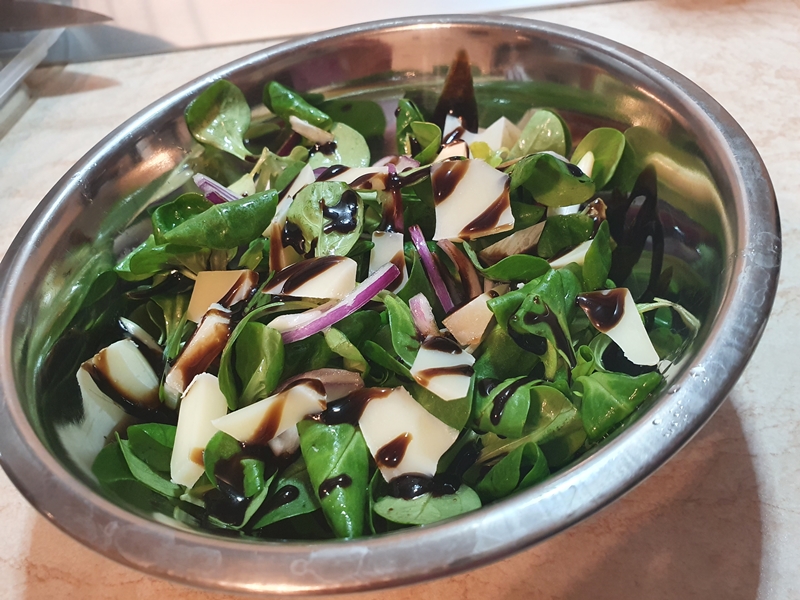 Salata valeriana cu parmezan