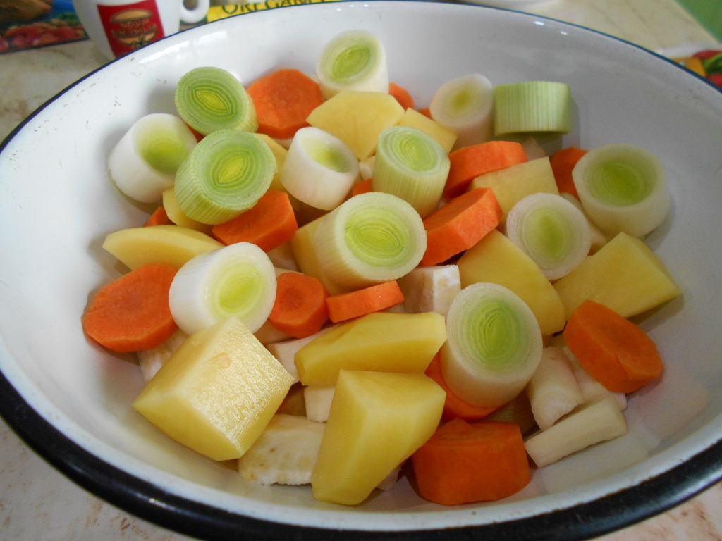 Garnitura de legume la punga, cu sos de usturoi