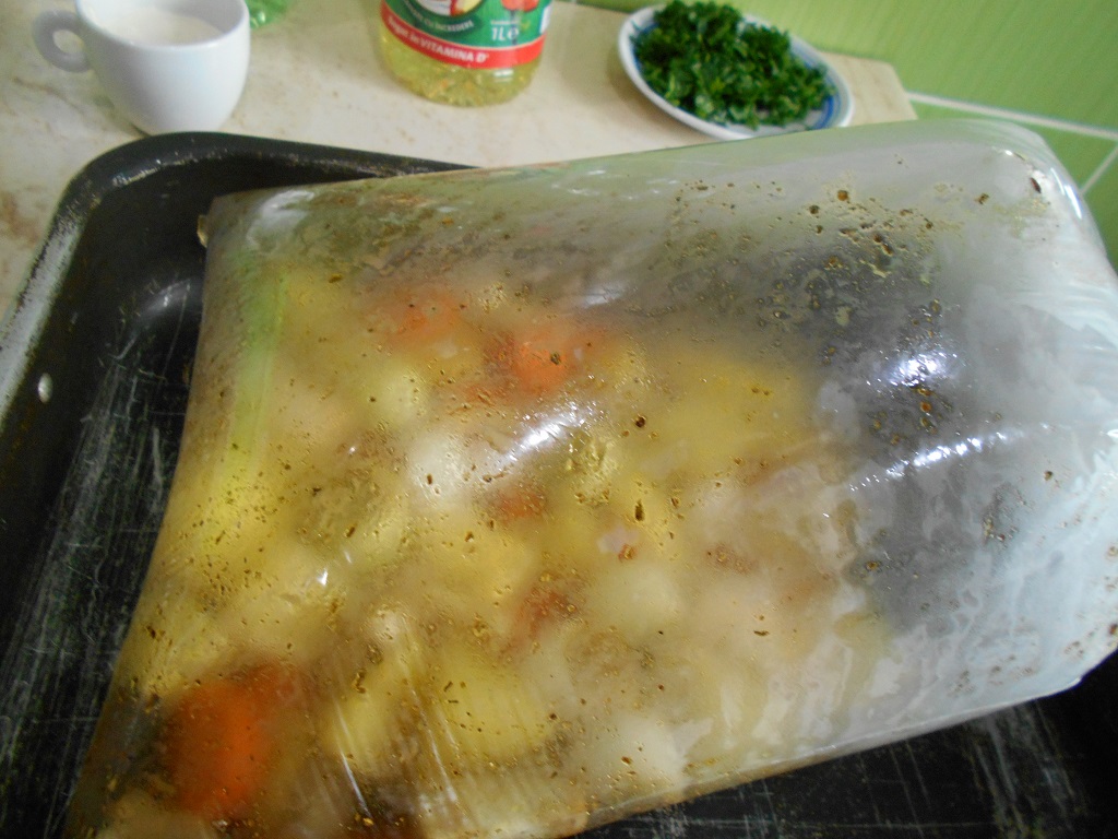 Garnitura de legume la punga, cu sos de usturoi