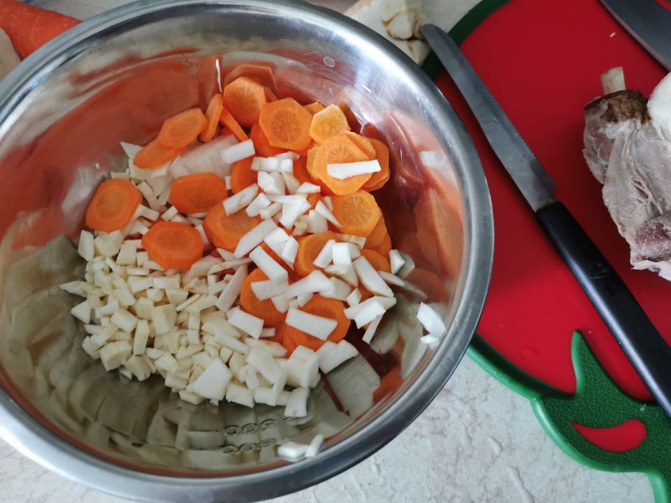 Ciorba de fasole cu ciolan la slow cooker Crock Pot
