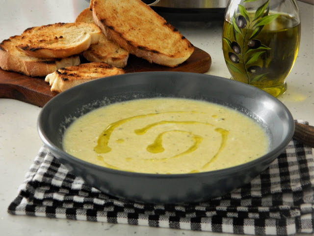 Supa crema de gulii cu praz si cartofi la Crock-Pot