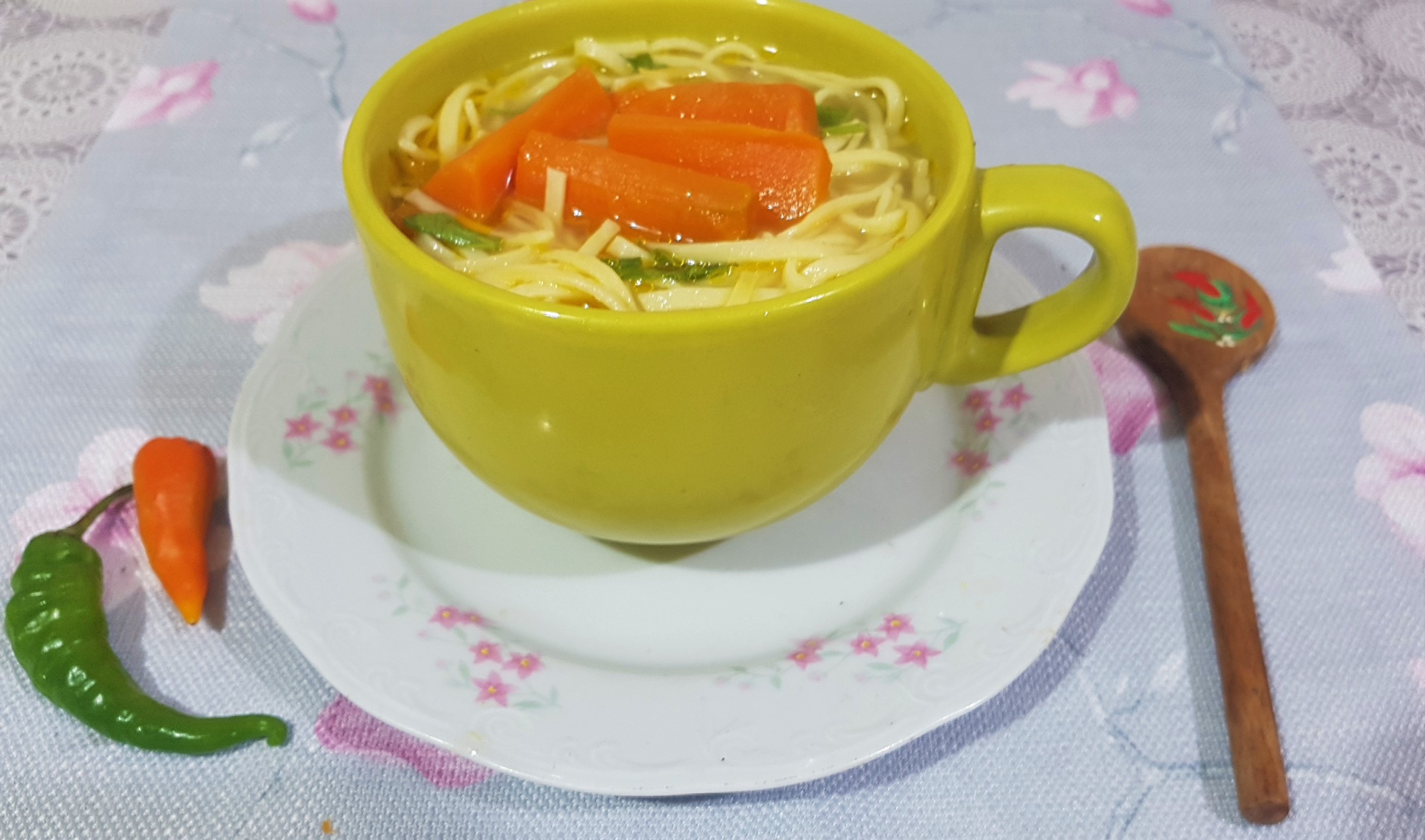 Supa de gaina cu taitei -preparata slow cooker 
