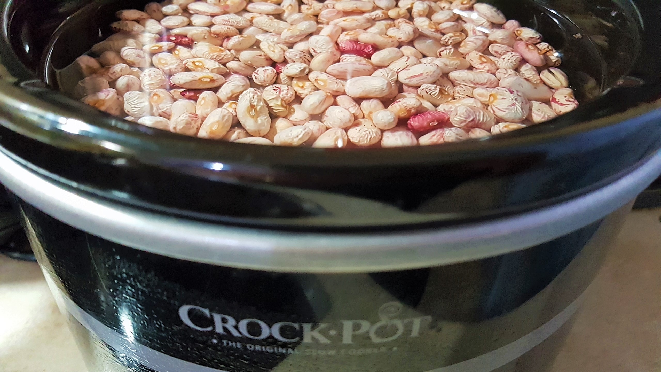 Fasole granata fiarta la slow cooker Crock Pot