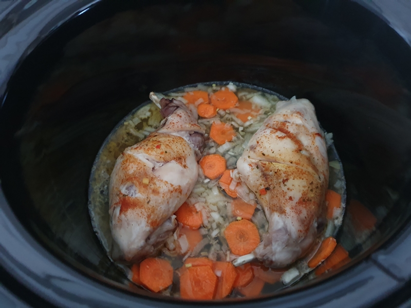 Iepure cu ciuperci la slow cooker Crock Pot