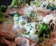 Carne de porc cu broccoli, crema de cocos si prune uscate-7