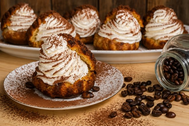 Desert savarina tiramisu