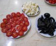 Salata de paste cu telemea, rosii cherry si masline-3