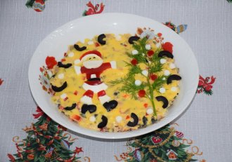 Salata Mos Craciun cu pui, ciuperci si maioneza