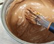 Desert prajitura cu foi din albusuri si crema de ciocolata-10