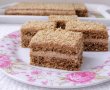 Desert prajitura cu blat de nuca si crema cu lapte condensat-16
