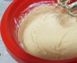 Desert prajitura cu blat de nuca si crema cu lapte condensat-6