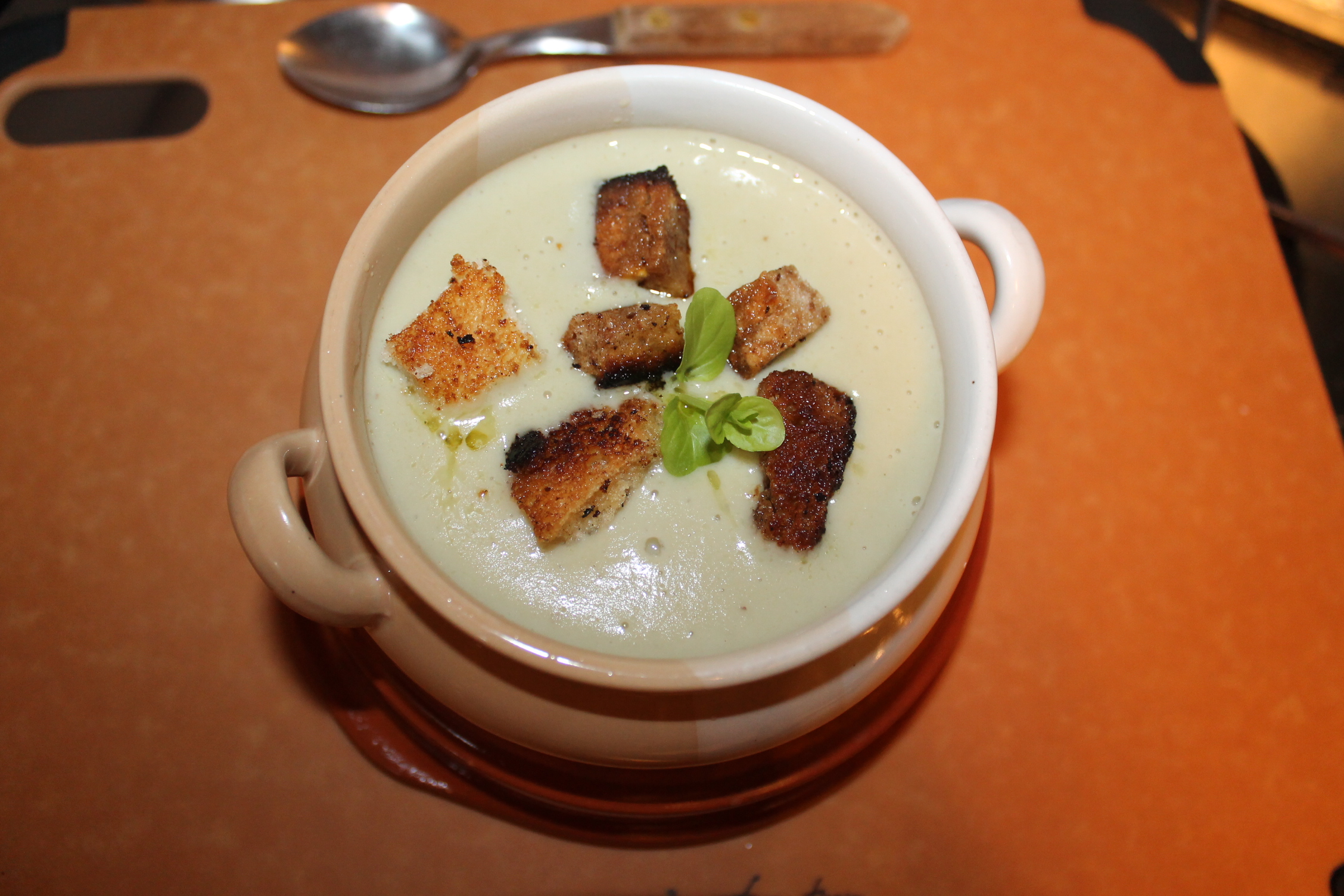Supa crema din brocoli, conopida si cartofi mov