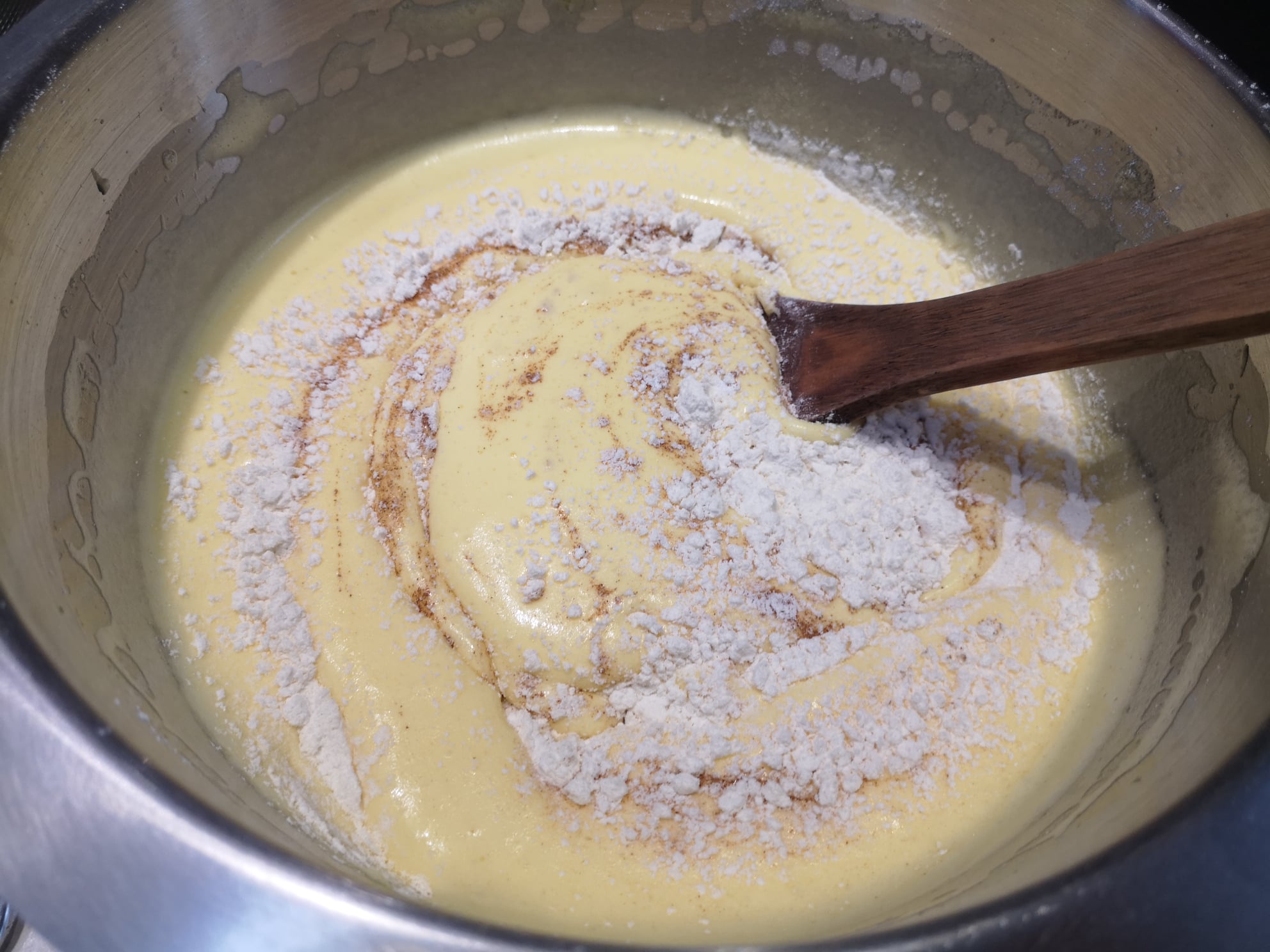 Desert prajitura cu nuci si crema caramel