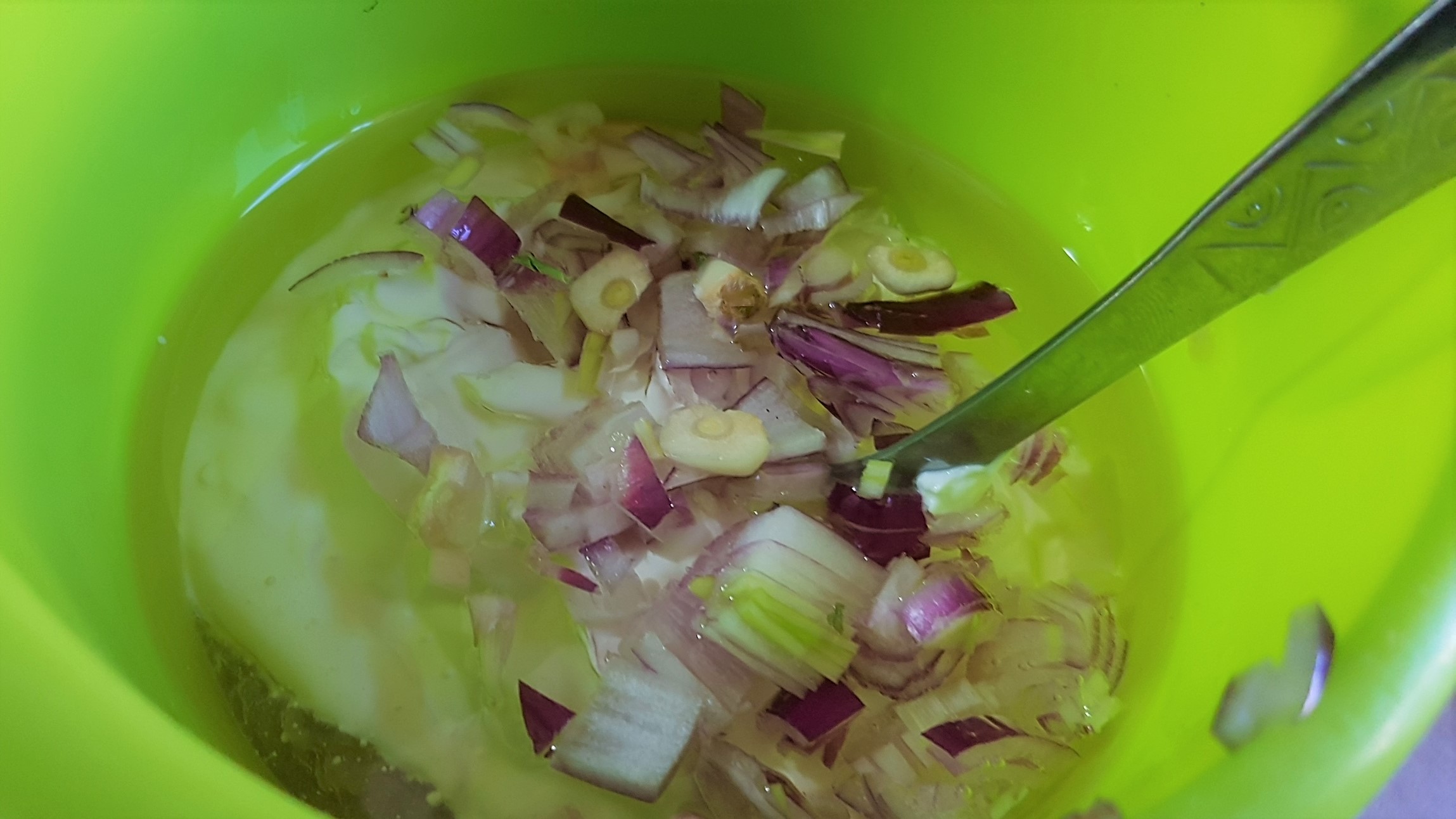 Salata de vinete cu iaurt, menta si chimen