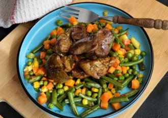 Legume trase la tigaie, cu ficatei de pui