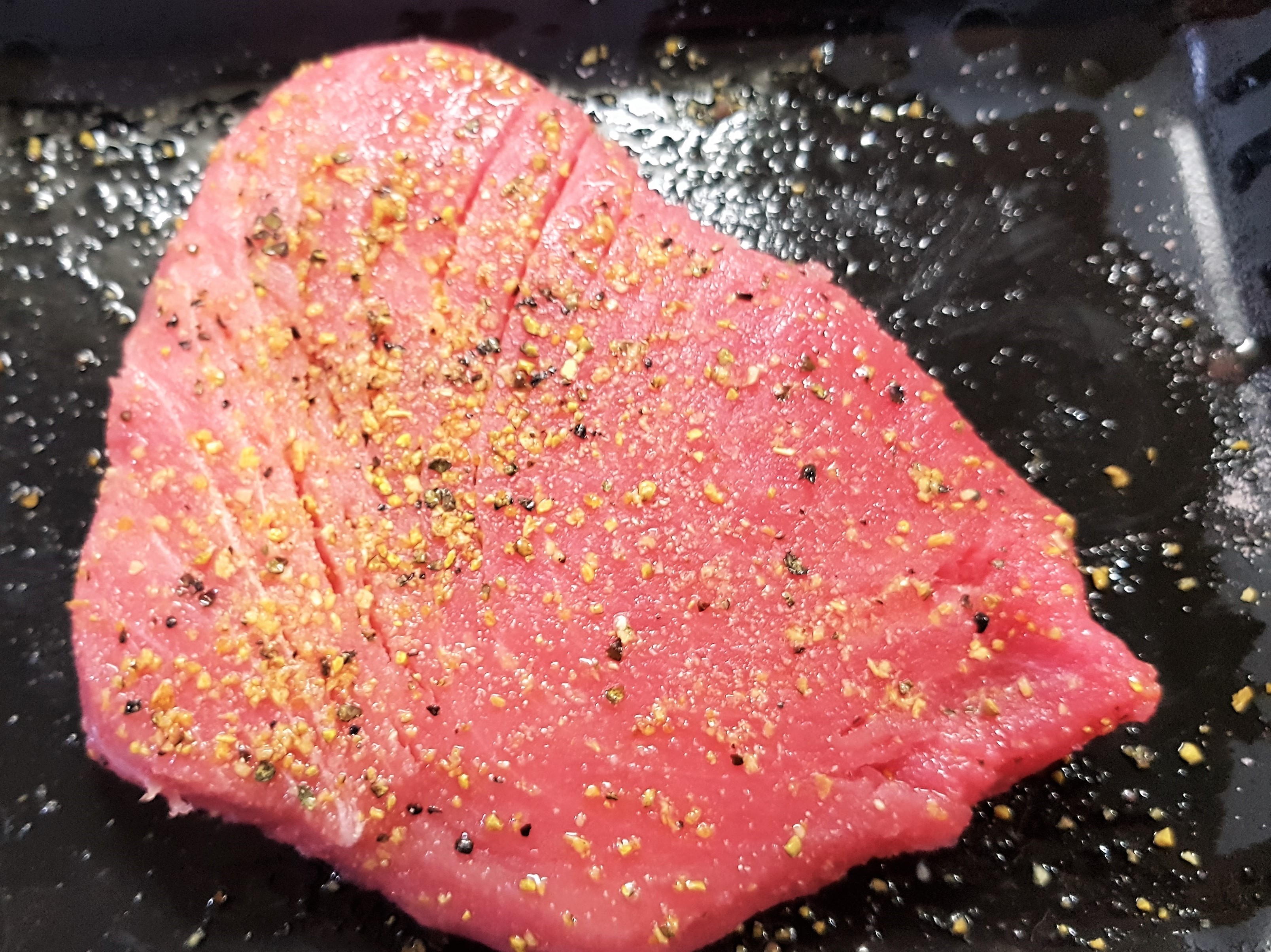 Steak de ton proaspat cu legume reteta pentru o masa delicioasa