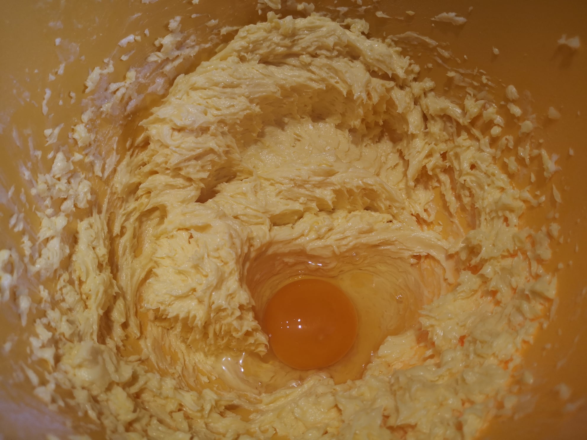 Desert prajitura turnata cu mere si crema de smantana