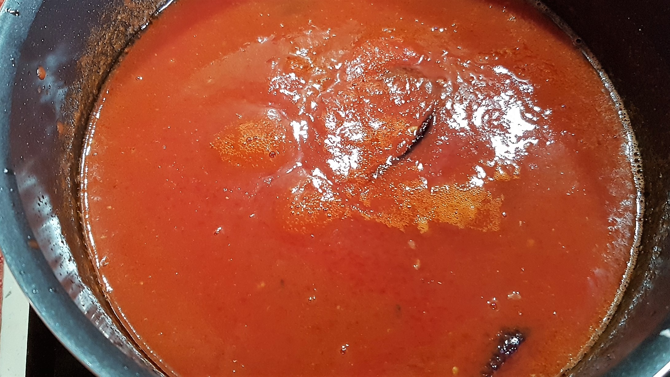 Chiftelute cu zataar, marinate in sos tomat