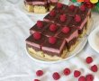 Desert prajitura marmorata cu mousse de fructe rosii si glazura de ciocolata-12
