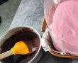 Desert prajitura marmorata cu mousse de fructe rosii si glazura de ciocolata-17