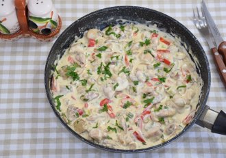 Pui cu ciuperci, smantana si parmezan