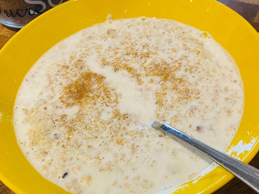 Terci de ovaz( porridge) cu sirop de artar si zahar brun