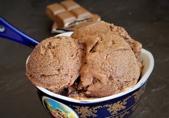 Desert inghetata de ciocolata cu rom