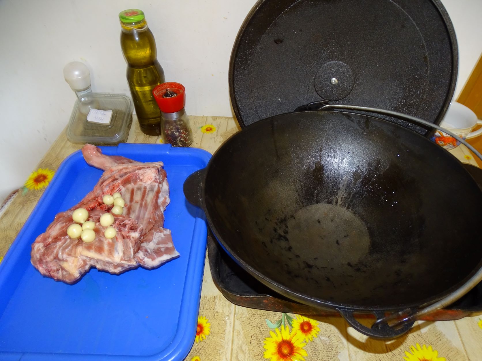 Friptura de miel gatita lent la ceaunul-wok