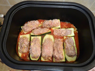 Zucchini umplut cu carne in sos de rosii la slow cooker Crock-Pot