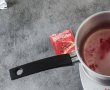 Desert prajitura (tort) cu blat banana bread, mousse de ciocolata alba si amarena-5