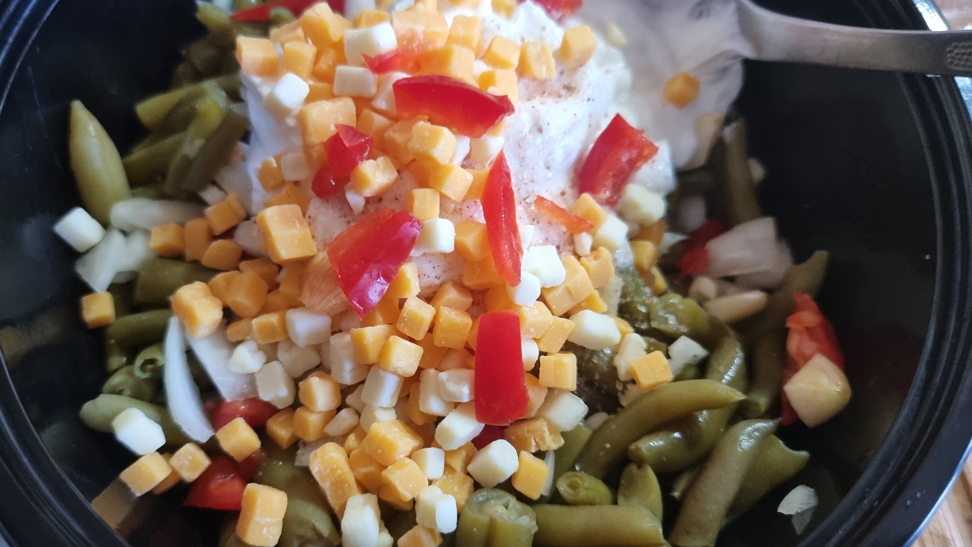 Salata de fasole verde frantuzeasca cu cheddar