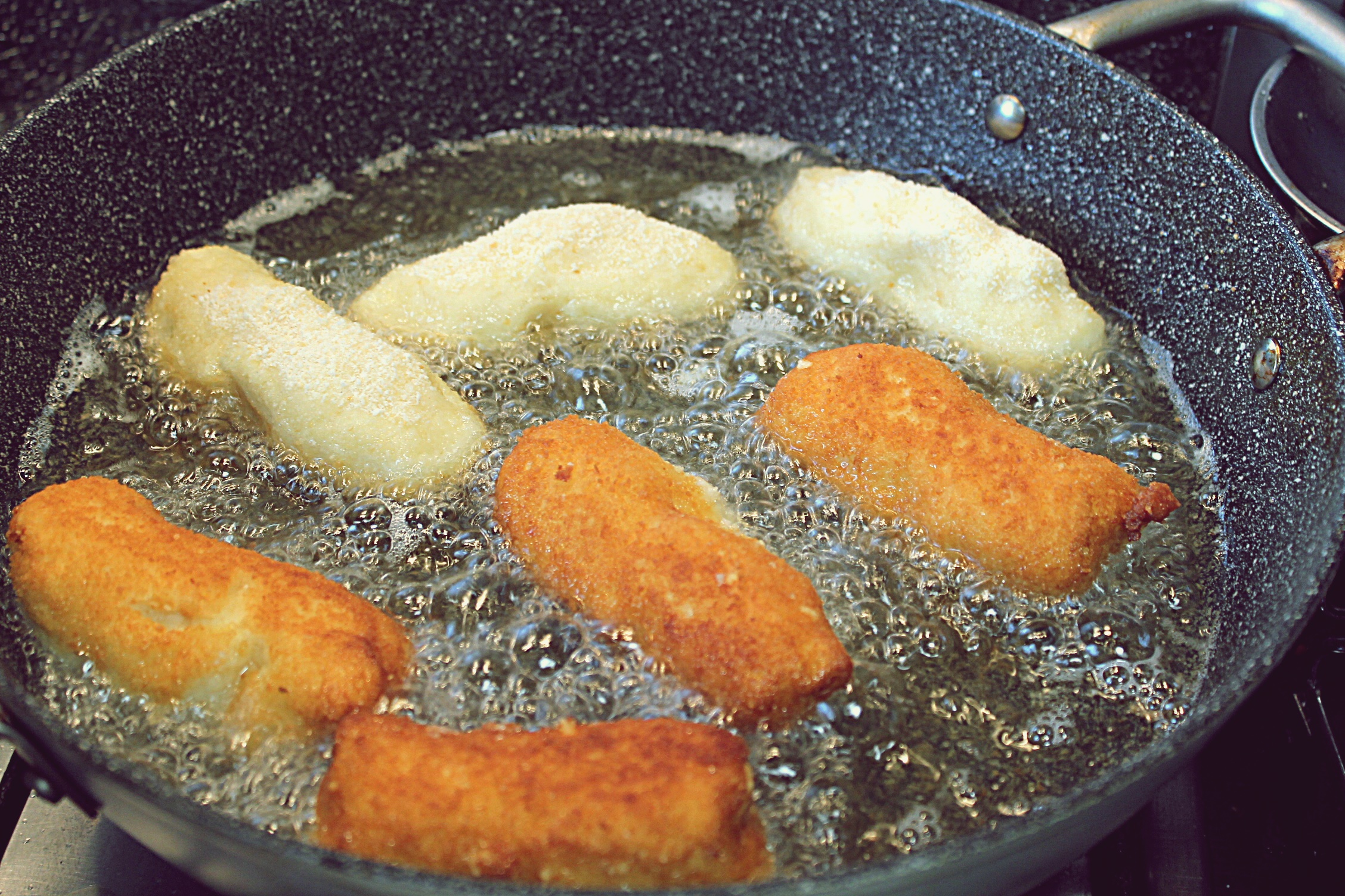 Crochete din cartofi cu mozzarella